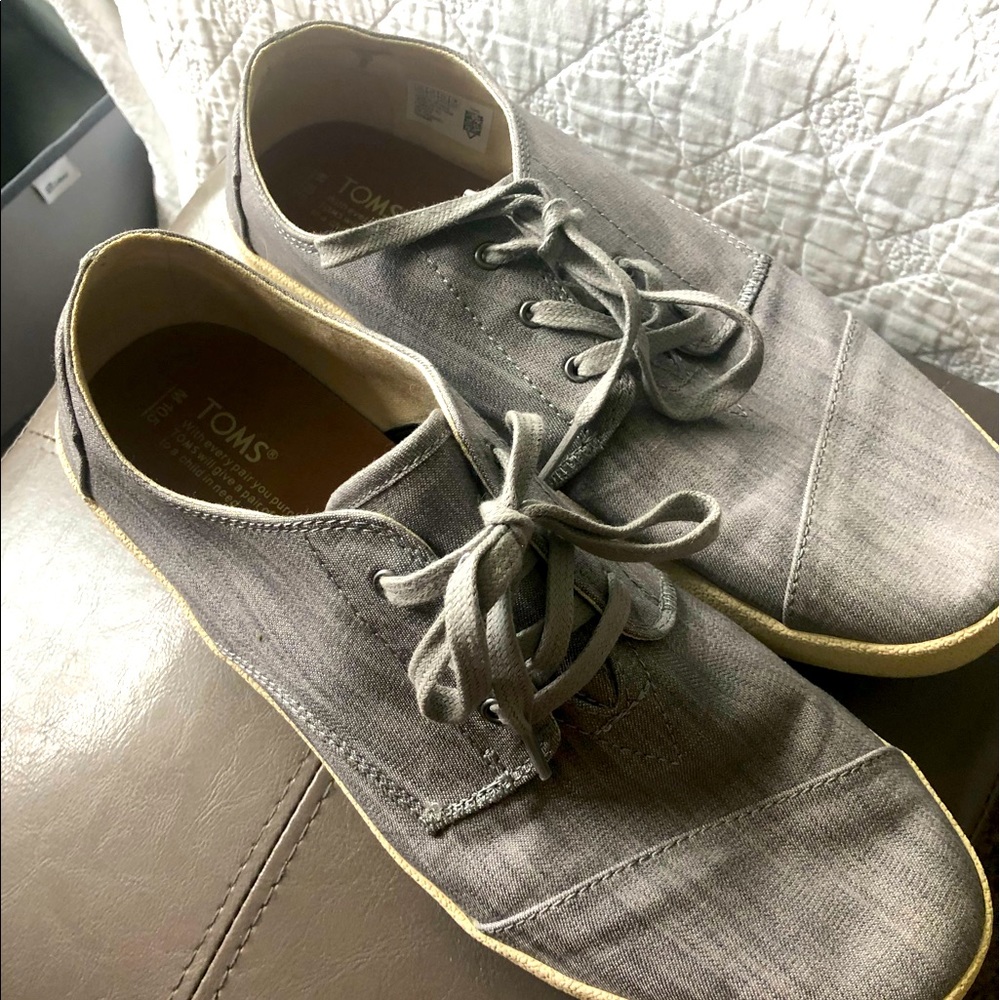 Toms sneakers